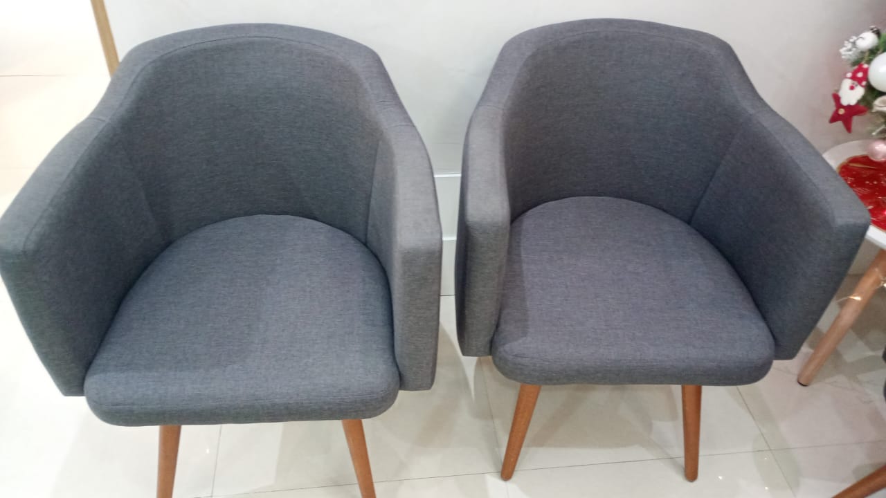 Poltronas limpas após higienização profissional