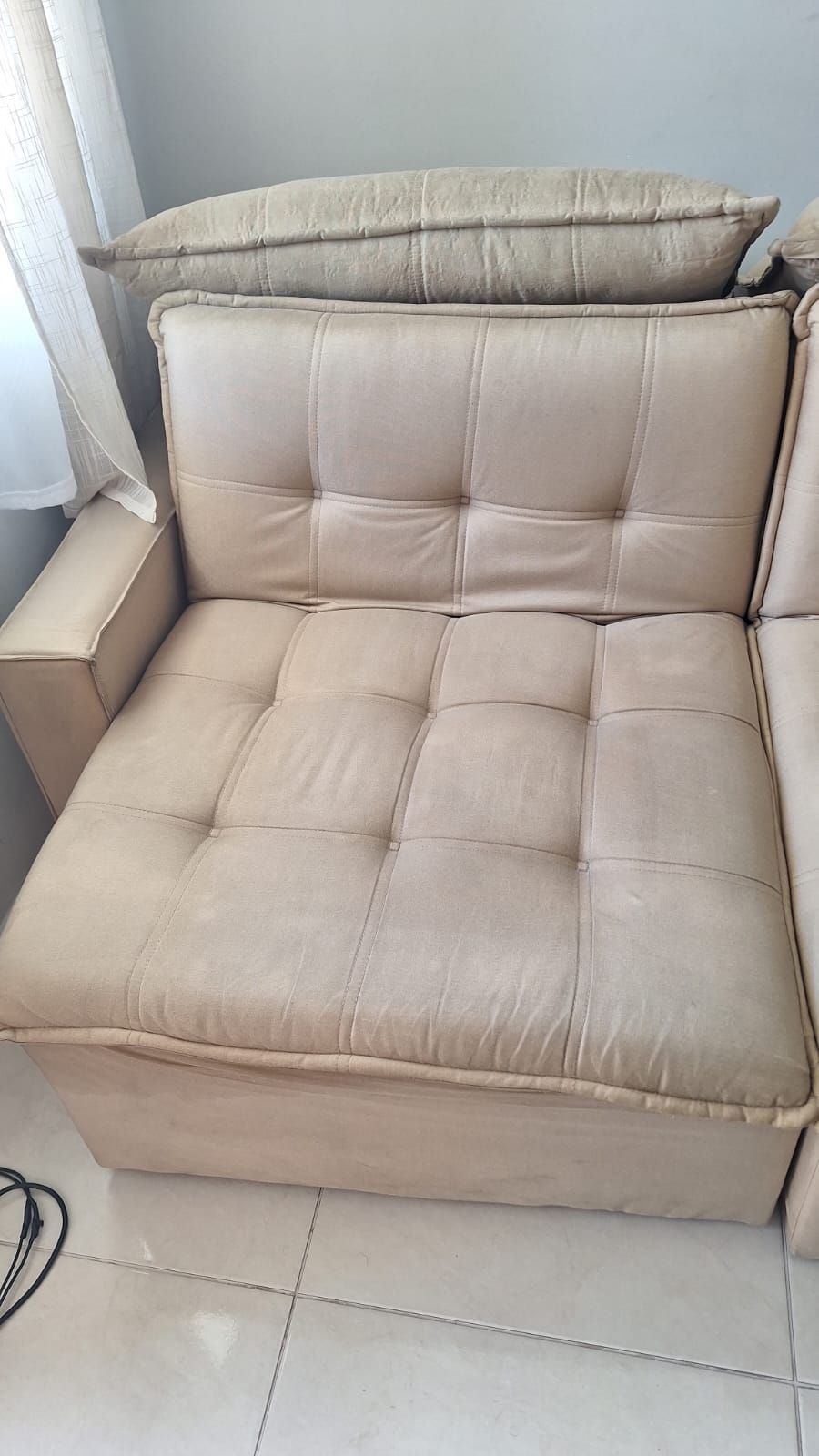 Sofá limpo após higienização profissional